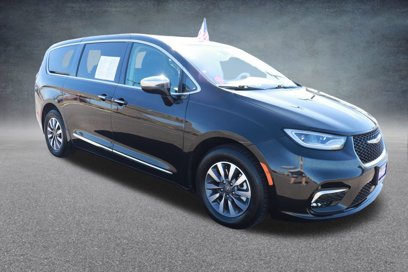 Used 2023 Chrysler Pacifica Limited