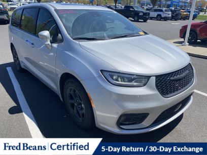 Certified 2022 Chrysler Pacifica Limited w/ Uconnect Theater Family Group