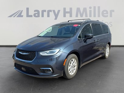 Used 2021 Chrysler Pacifica Touring-L w/ Uconnect Theater Family Group