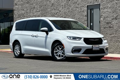 Used 2023 Chrysler Pacifica Touring-L