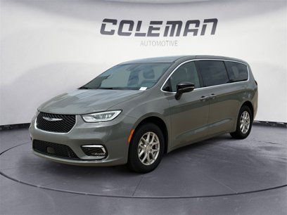 New 2025 Chrysler Pacifica Select