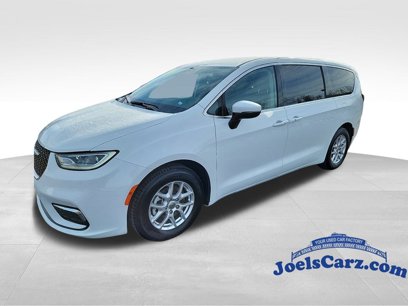 Used 2023 Chrysler Pacifica Touring-L