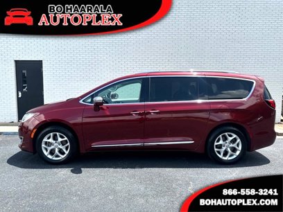 Used 2020 Chrysler Pacifica Limited w/ Advanced Safetytec Group