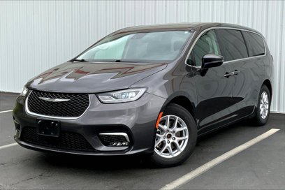 Used 2023 Chrysler Pacifica Touring-L