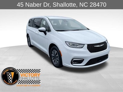 New 2023 Chrysler Pacifica Touring-L