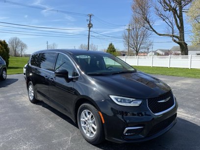 Used 2023 Chrysler Pacifica Touring-L