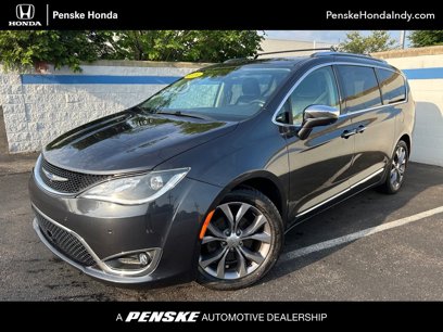 Used 2019 Chrysler Pacifica Limited w/ Tire & Wheel Group