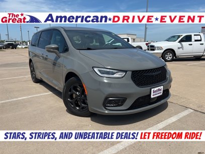Used 2022 Chrysler Pacifica Limited w/ S Appearance Package