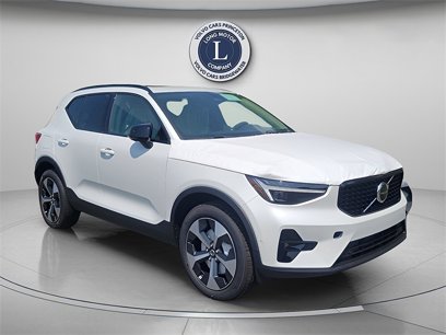 New 2025 Volvo XC40 B5 Plus w/ Protection Package Premier