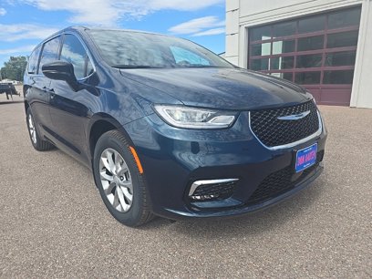 New 2025 Chrysler Pacifica Select