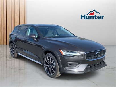 New 2025 Volvo V60 B5 Cross Country Ultra w/ Protection Package Premier