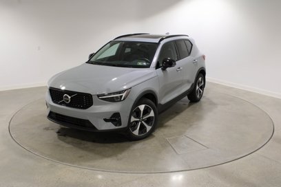 Used 2025 Volvo XC40 B5 Plus w/ Protection Package Premier