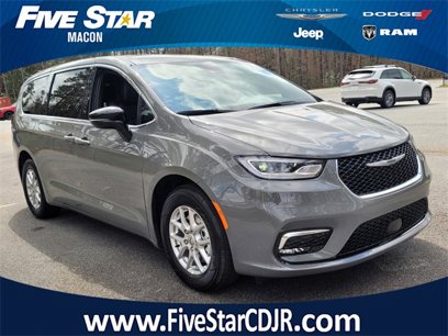 New 2025 Chrysler Pacifica Select