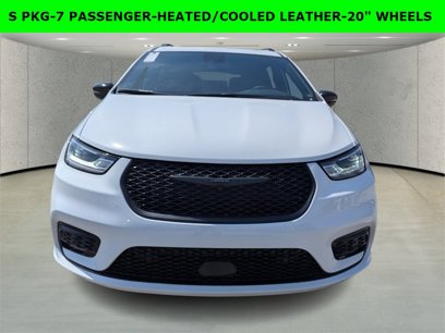 New 2026 Chrysler Pacifica Limited