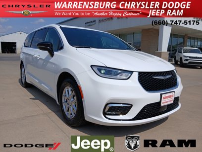 New 2026 Chrysler Pacifica Select
