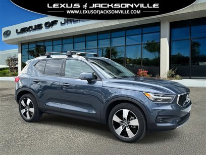 Used 2022 Volvo XC40 T5 Momentum w/ Premium Package