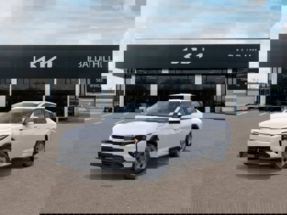 New 2025 Kia K4 LX