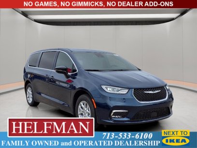 New 2025 Chrysler Pacifica Select
