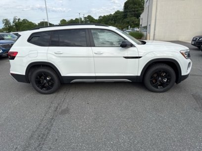 New 2025 Volkswagen Atlas Peak Edition SE