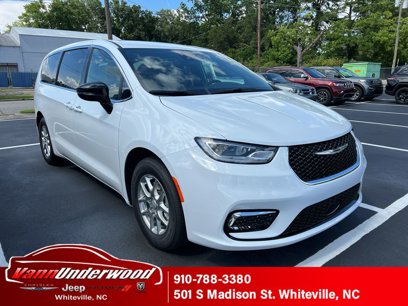 New 2025 Chrysler Pacifica Select