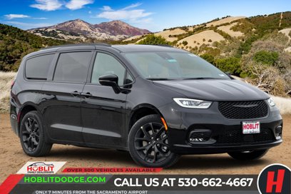 New 2025 Chrysler Pacifica Limited