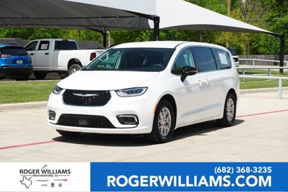 Used 2024 Chrysler Pacifica Touring-L w/ Uconnect Theater Family Group