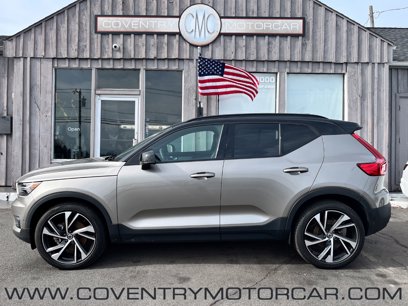 Used 2022 Volvo XC40 T5 R-Design w/ Advanced Package