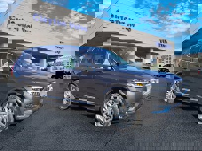 New 2024 Volvo XC90 B5 Plus w/ Protection Package Premier
