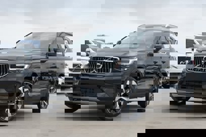 New 2025 Volvo XC40 B5 Core w/ Protection Package Premier