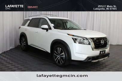 Used 2024 Nissan Pathfinder Platinum w/ Cargo Package