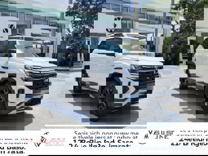 New 2025 Volkswagen Atlas Peak Edition SE