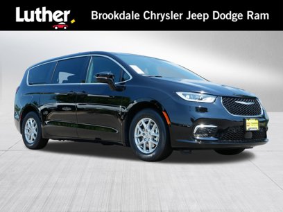 New 2025 Chrysler Pacifica Select