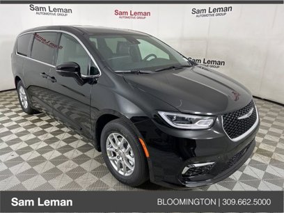 New 2025 Chrysler Pacifica Select