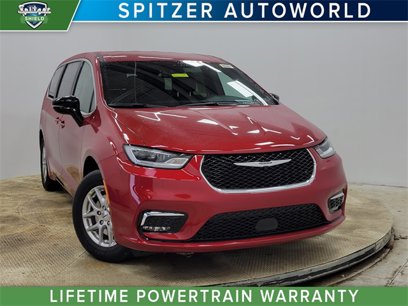 New 2025 Chrysler Pacifica Select