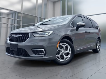 Used 2023 Chrysler Pacifica Limited