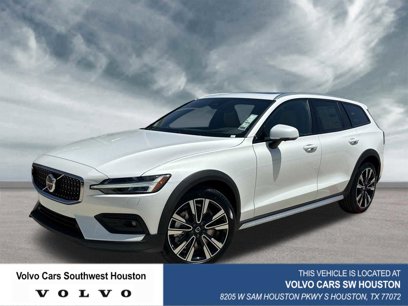 New 2025 Volvo V60 B5 Cross Country Ultra w/ Protection Package Premier