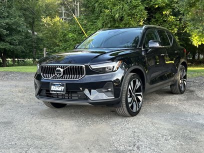 New 2025 Volvo XC40 B5 Ultra w/ Climate Package