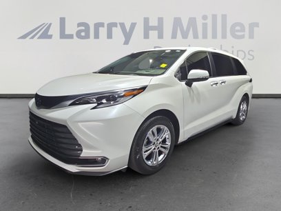 Used 2023 Toyota Sienna Platinum