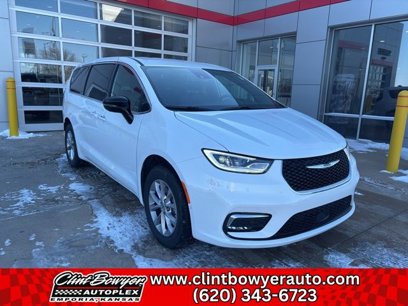 New 2025 Chrysler Pacifica Select