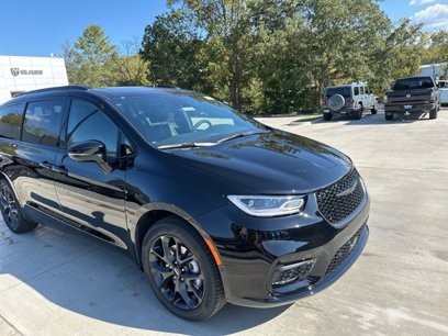 New 2025 Chrysler Pacifica Limited