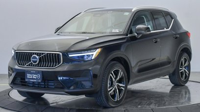 Certified 2025 Volvo XC40 B5 Core