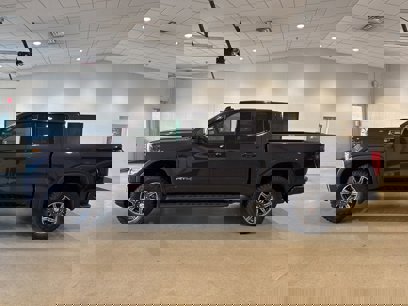 New 2025 GMC Sierra 1500 AT4 w/ AT4 Premium Package