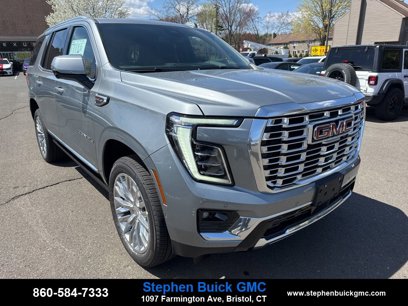 New 2025 GMC Yukon Denali w/ Sun & Power Step Package