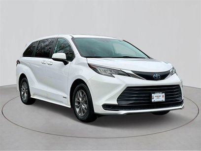 Used 2021 Toyota Sienna LE