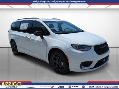 New 2025 Chrysler Pacifica Premium