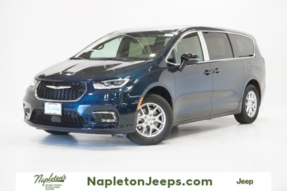 New 2025 Chrysler Pacifica Select