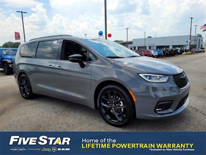 New 2025 Chrysler Pacifica Limited