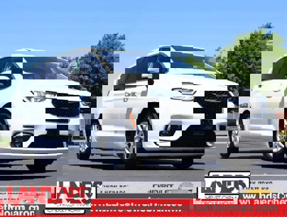 Used 2023 Chrysler Pacifica Touring-L