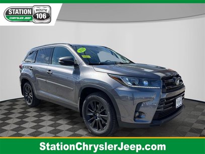 Used 2019 Toyota Highlander SE