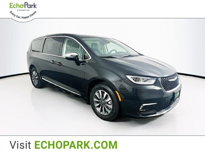 Used 2023 Chrysler Pacifica Limited